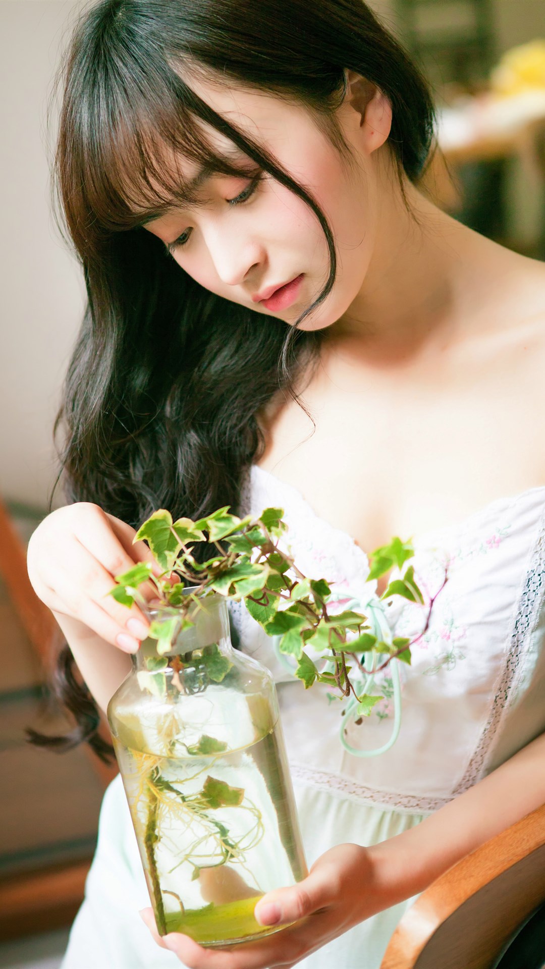 美女 甜美 萌 妹子 侧颜 苹果手机高清壁纸 1080x1920