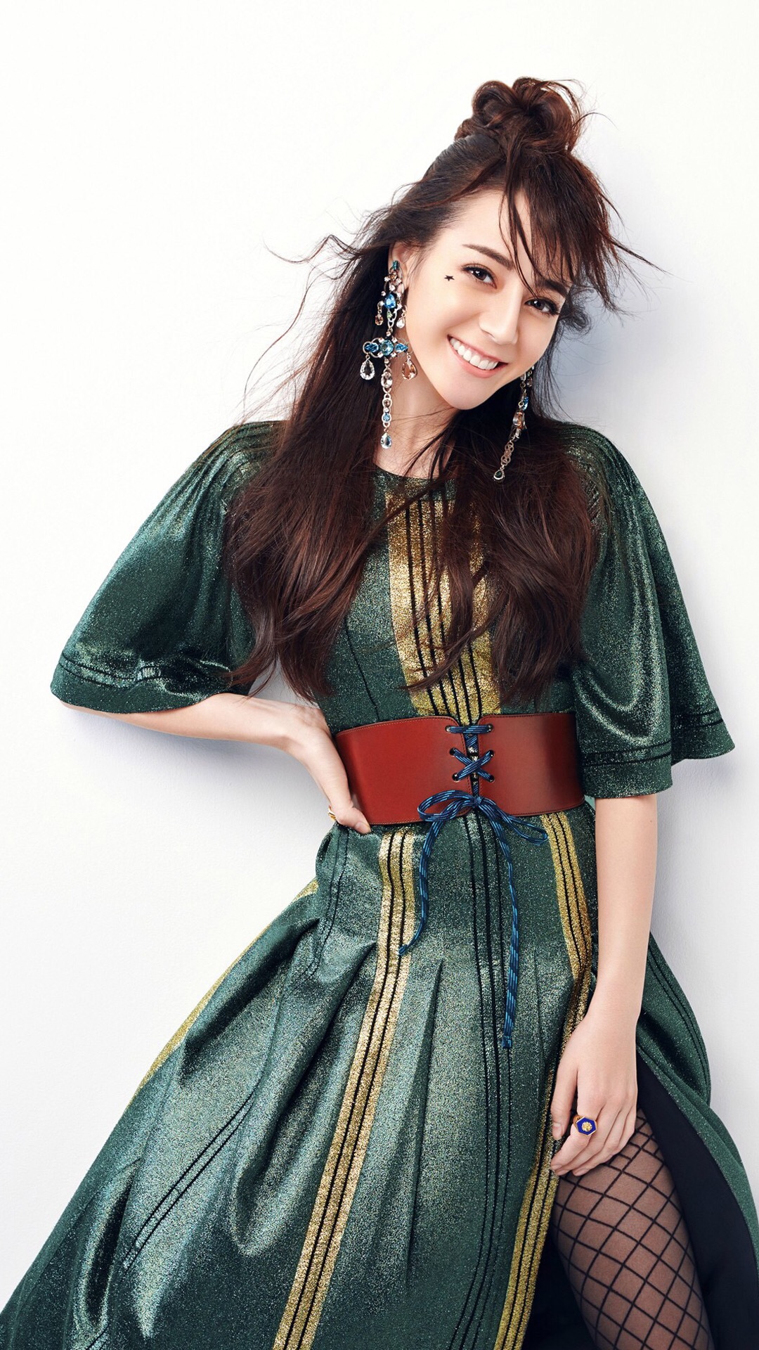 欧美 模特 美女 中性 写真 墨镜 苹果手机高清壁纸 1080x1920_爱思助手