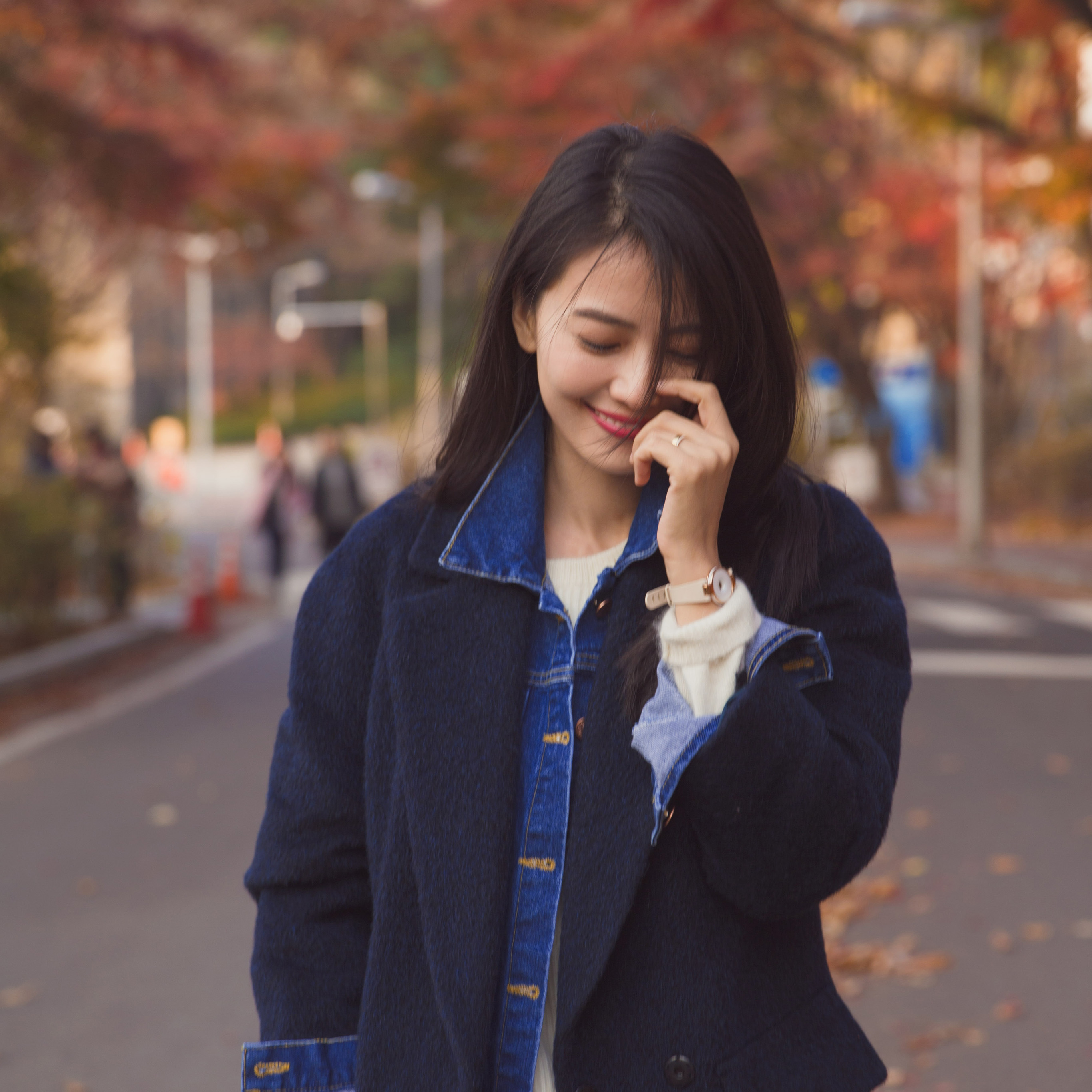 高圆圆 户外 街拍 唯美 枫叶 苹果手机高清壁纸 2732x2732_爱思助手