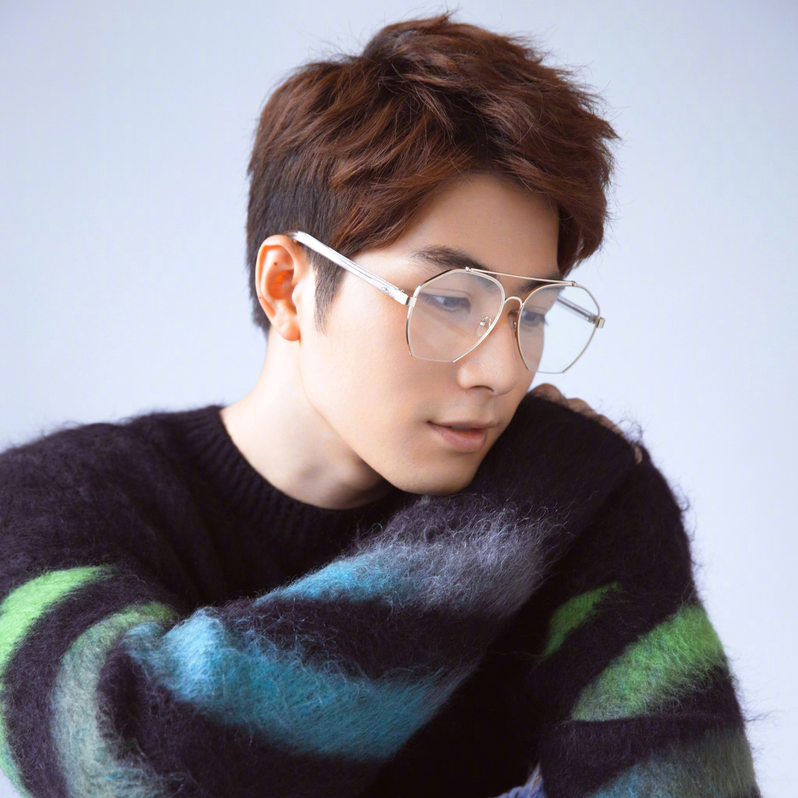 魏大勋 演员 艺人 明星 歌手 苹果手机高清壁纸