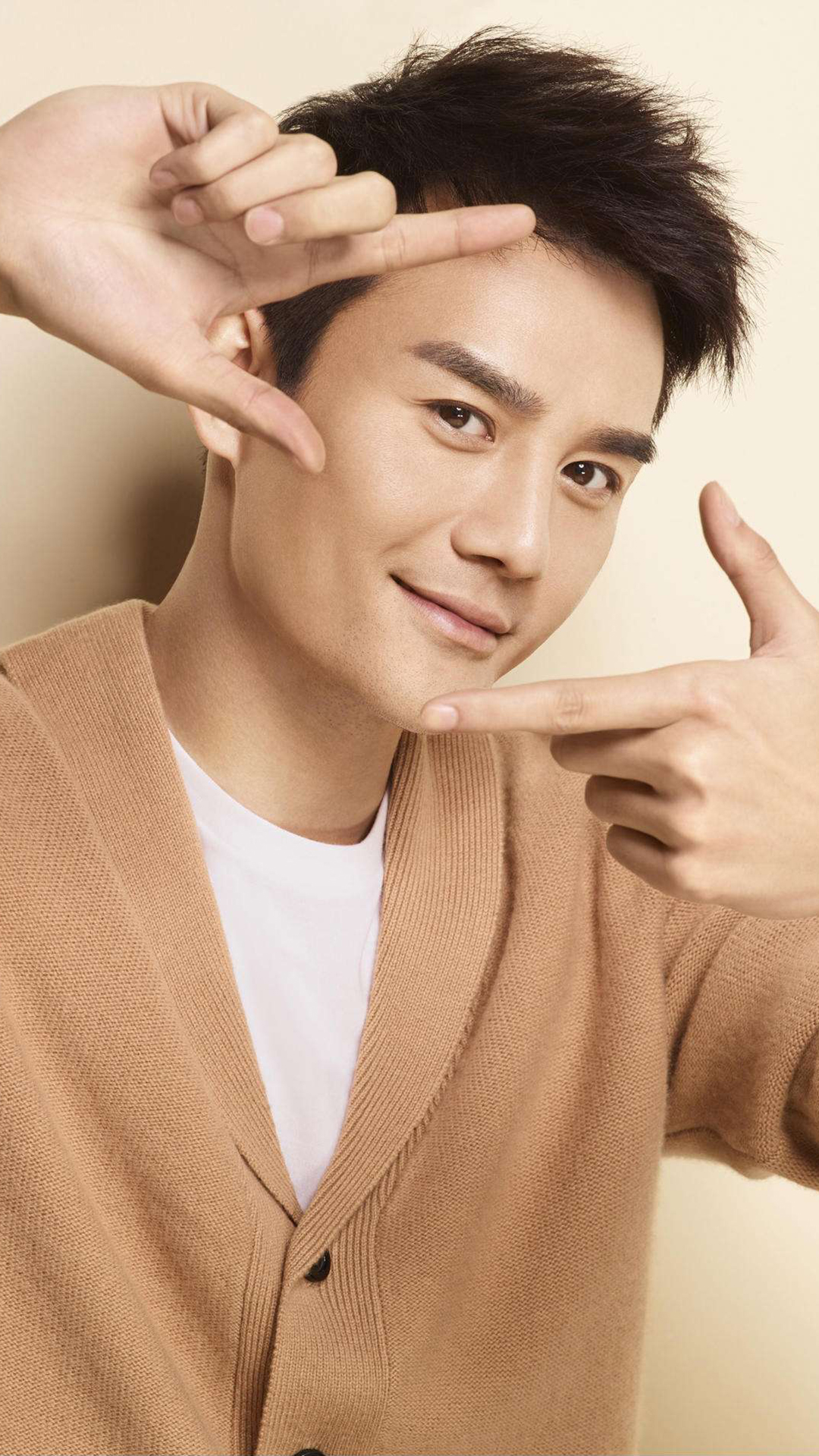 王凯 演员 明星 艺人 代言 手势