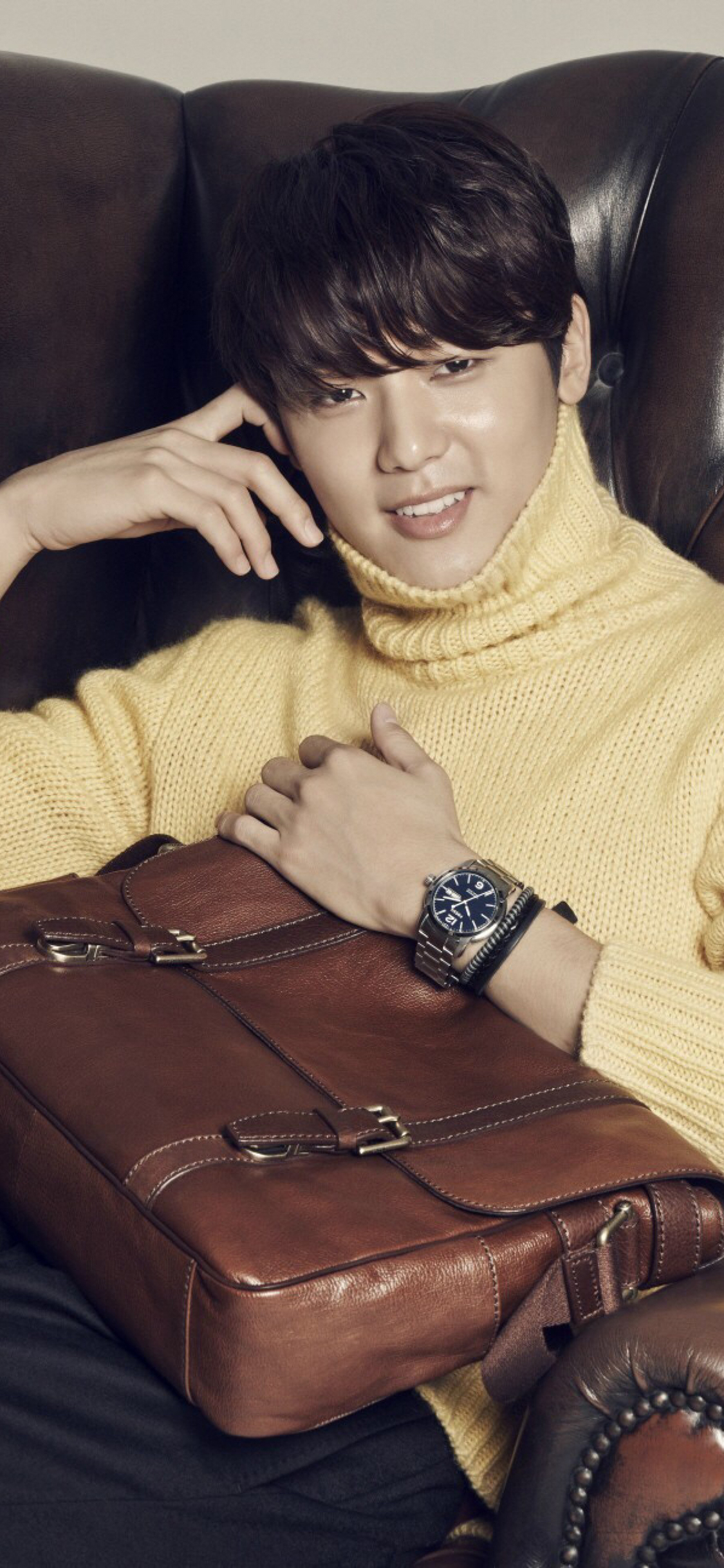 邓伦 演员 歌手 明星 艺人 时尚 写真 粉色 苹果手