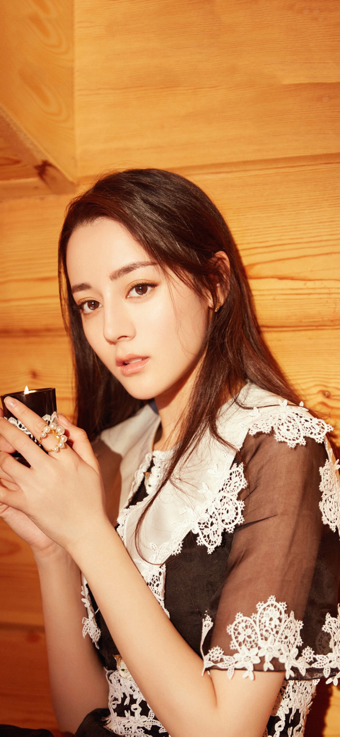 迪丽热巴 演员 卖萌 胖迪 明星 艺人 苹果手机高