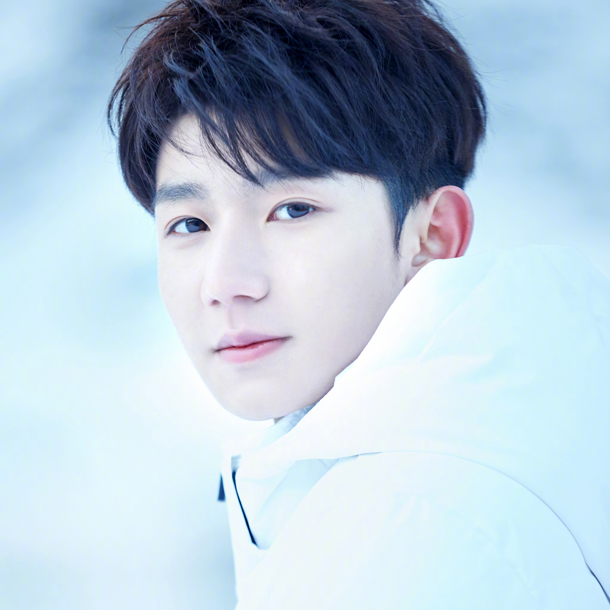 演员 邓伦 艺人 西装 苹果手机高清壁纸 2048x2