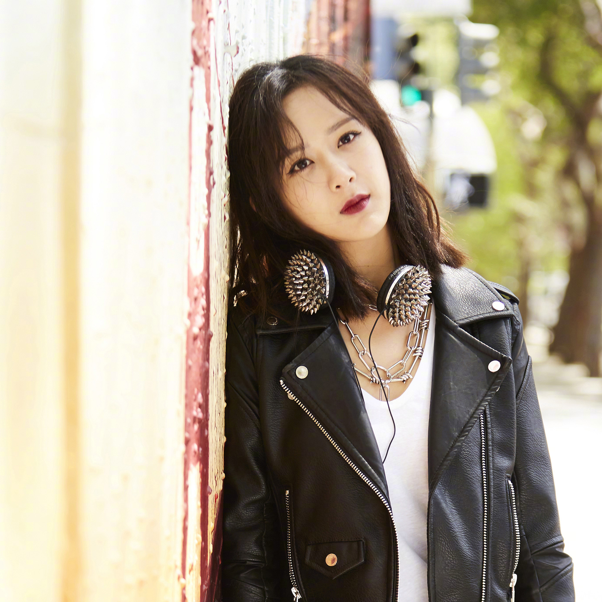 杨紫 演员 歌手 街拍 苹果手机高清壁纸 2048x2