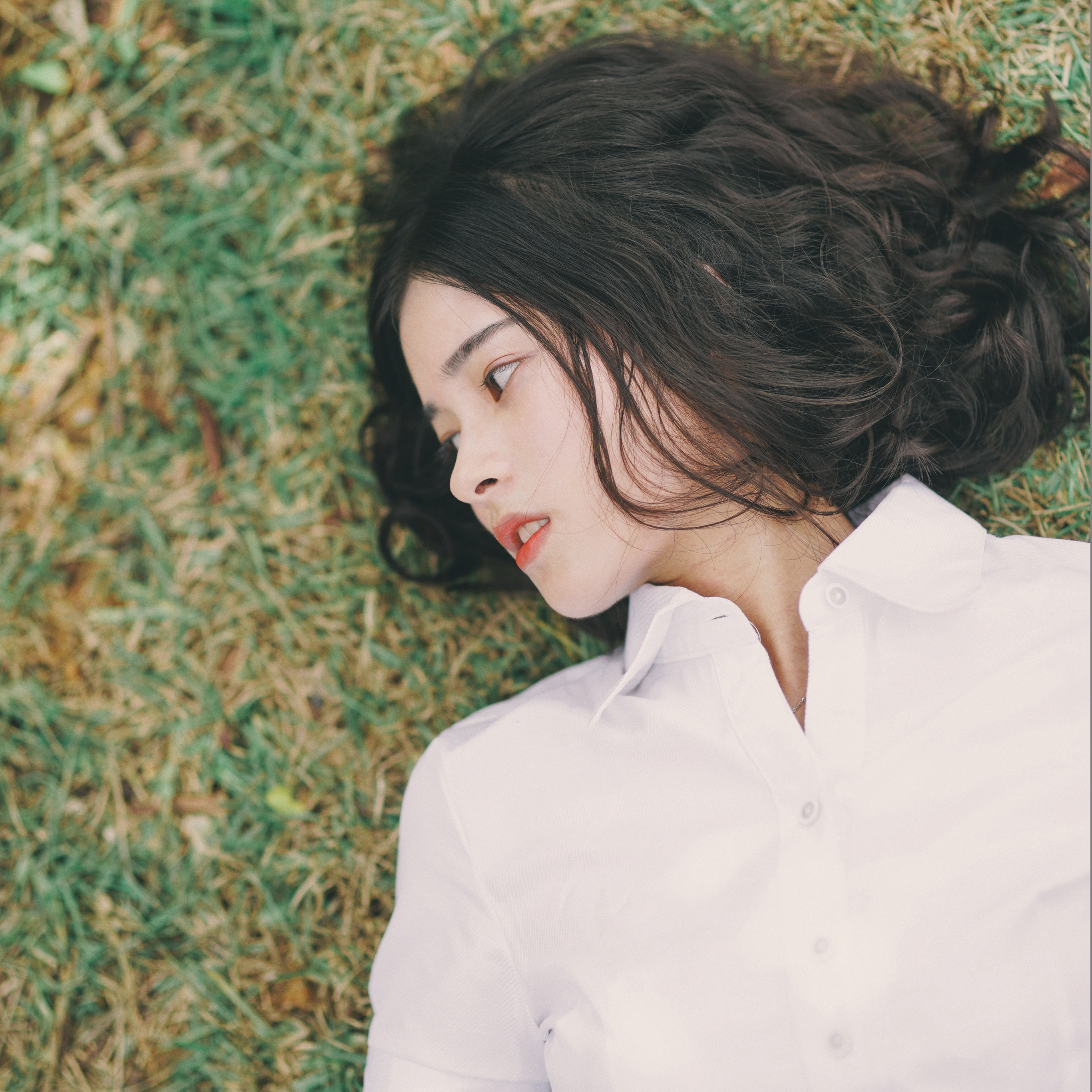 关晓彤 艺人 演员 红裙 苹果手机高清壁纸 2732