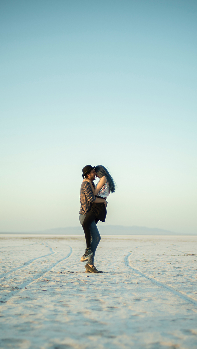 E NOFNO插画 情侣 接吻 爱情 苹果手机高清壁