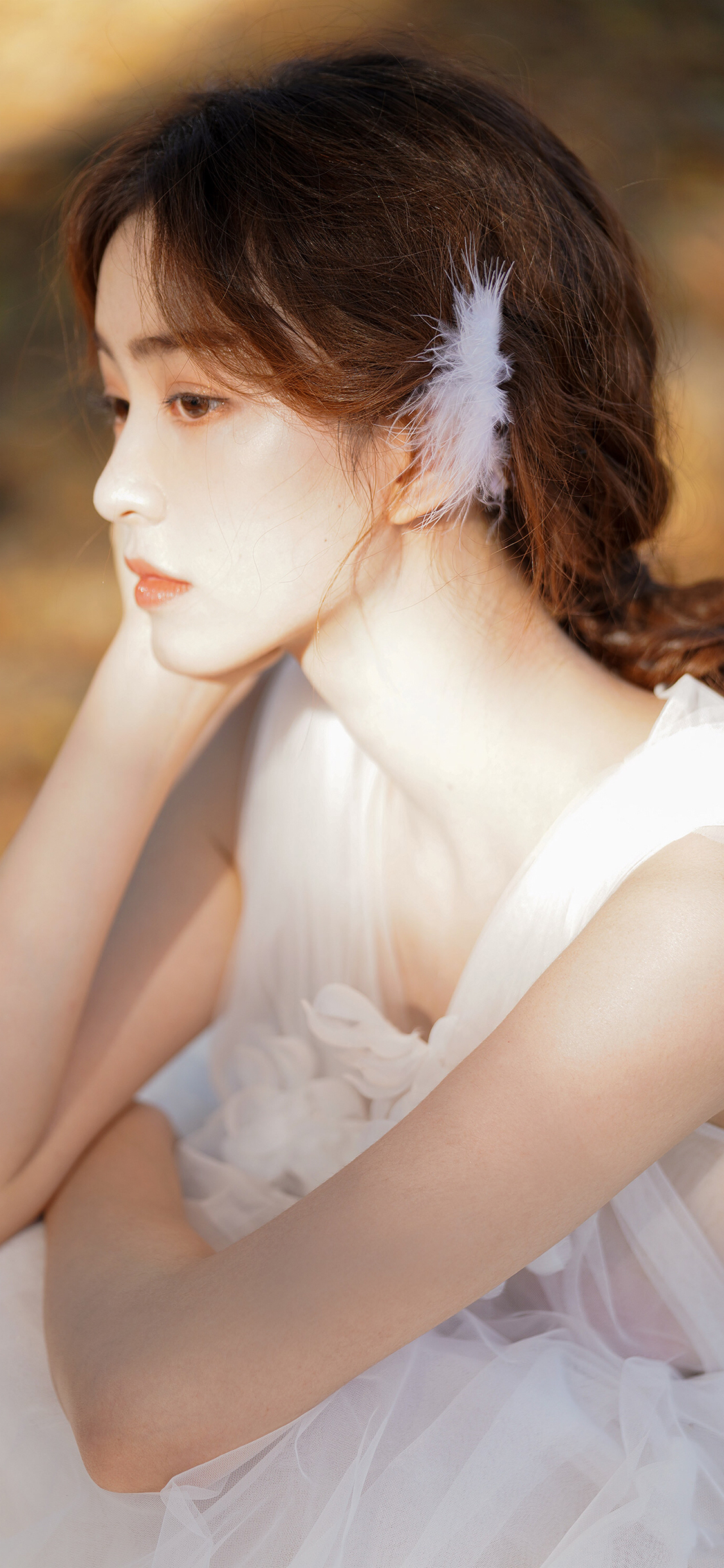 女孩 侧颜 绿植 五官 苹果手机高清壁纸 1125x2436