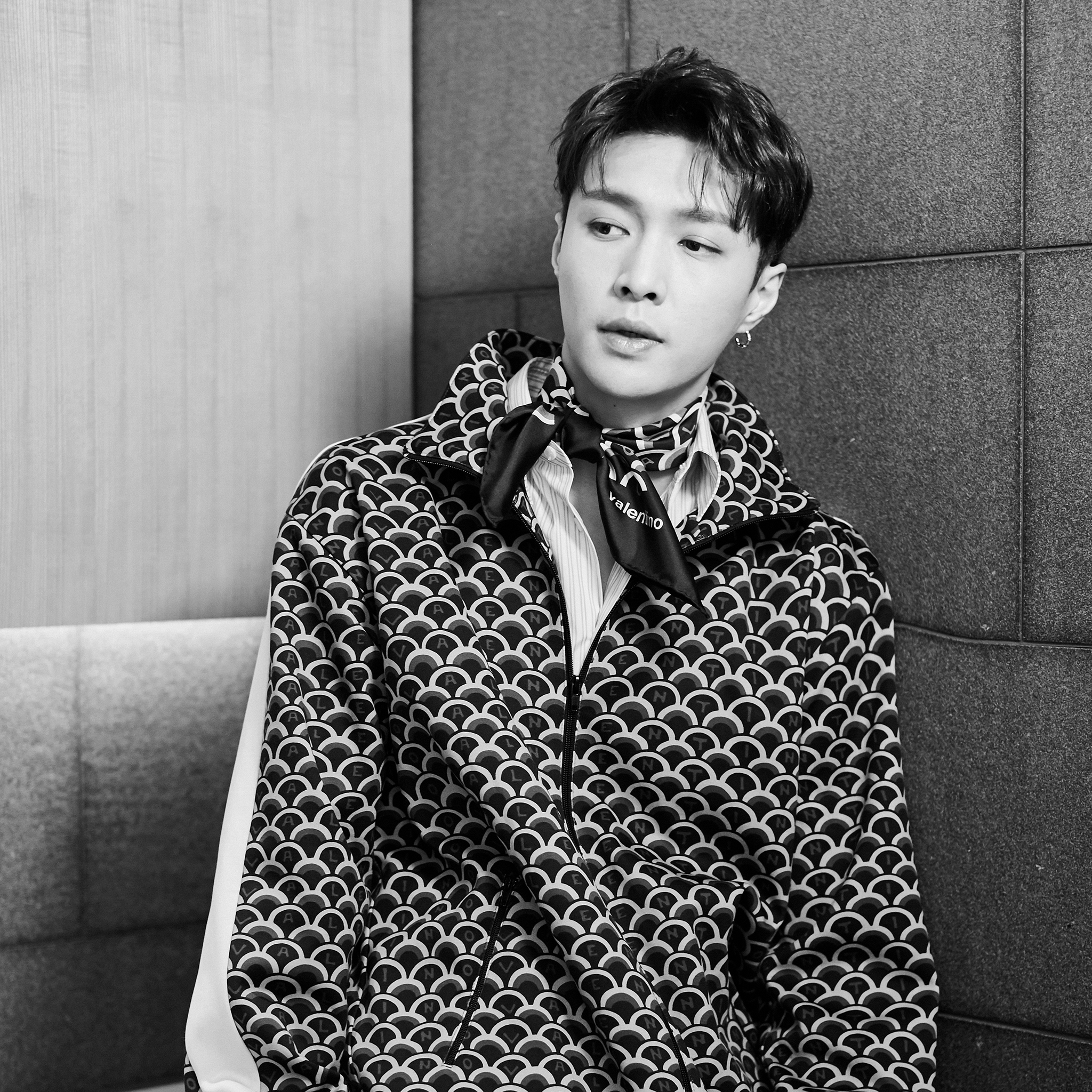 邓伦 演员 男星 艺人 苹果手机高清壁纸 2048x2