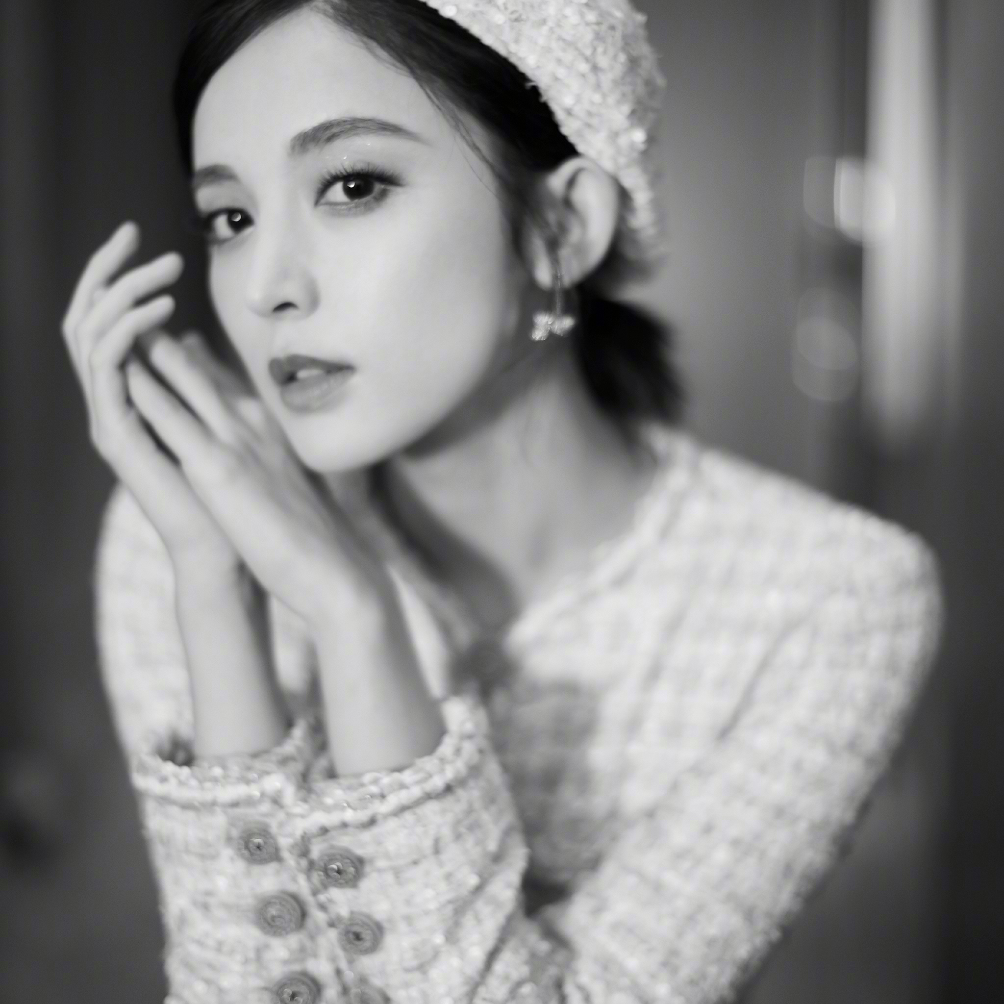 艺人 古力娜扎 黑白 演员 苹果手机高清壁纸 20