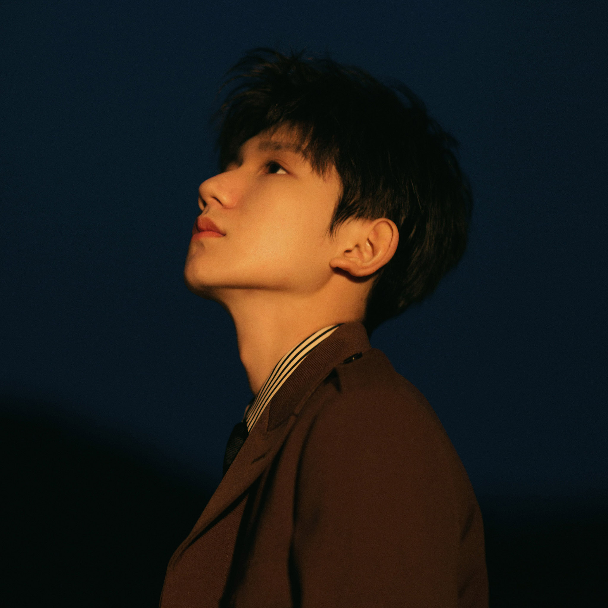 邓伦 艺人 演员 男星 苹果手机高清壁纸 2048x2