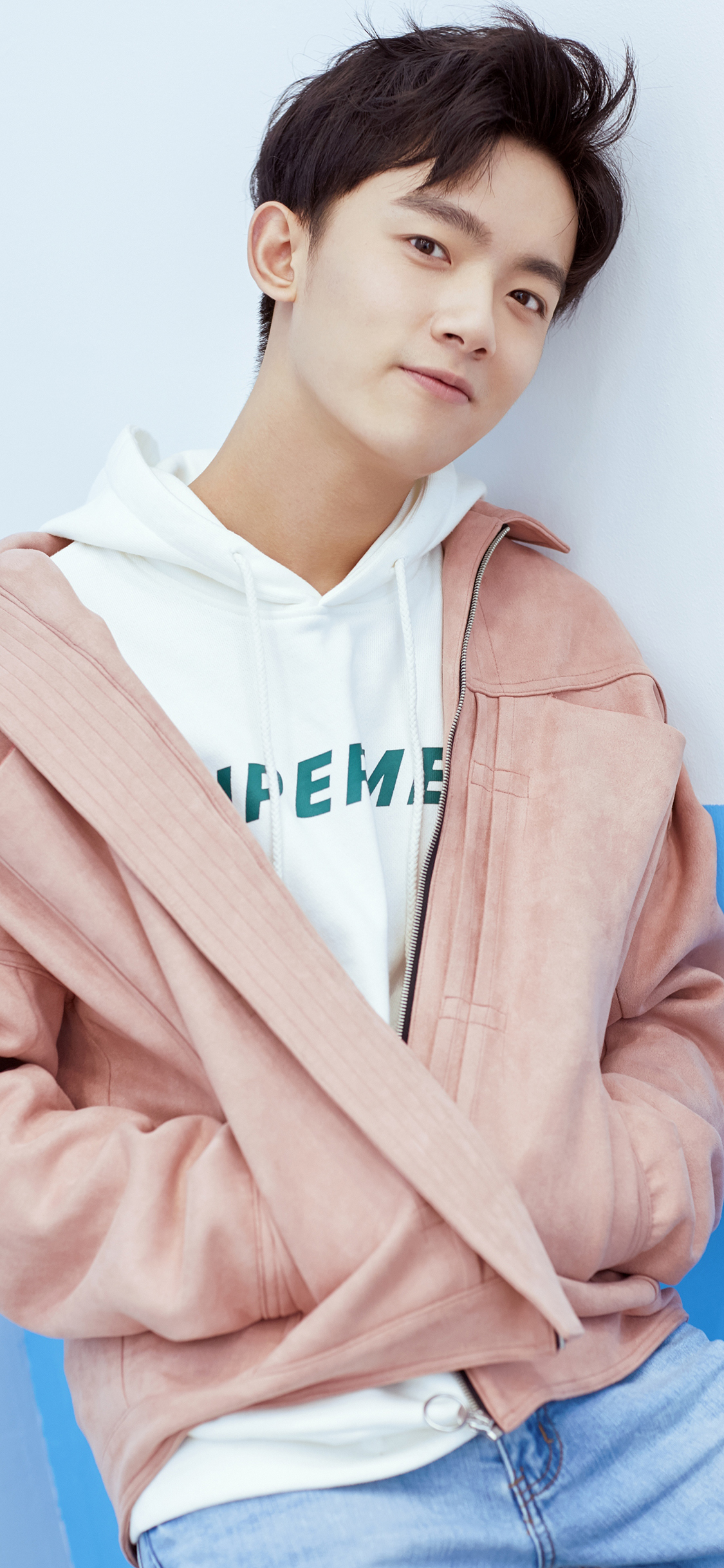 男孩 背影 潮流 黑白 苹果手机高清壁纸 1125x2