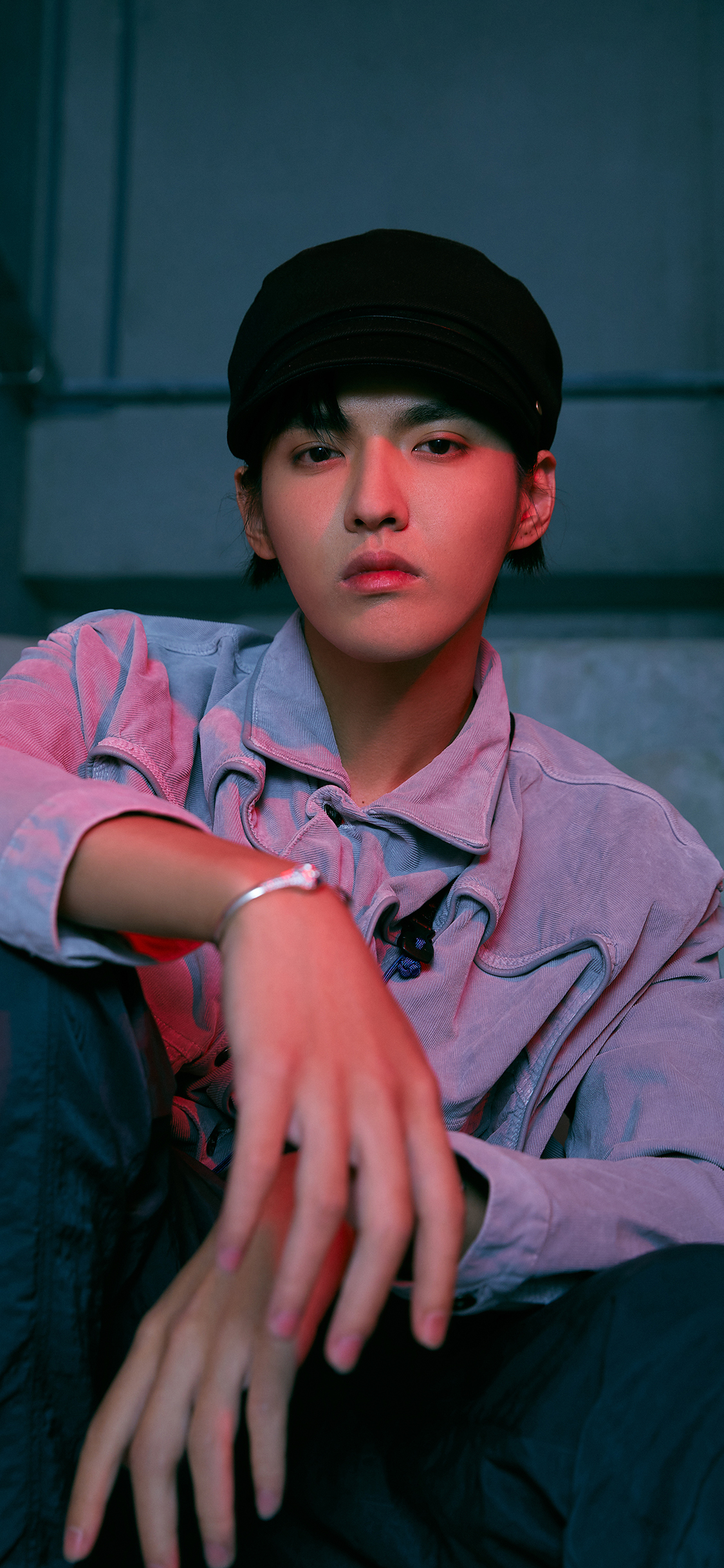 邓伦 演员 歌手 明星 艺人 时尚 写真 苹果手机高